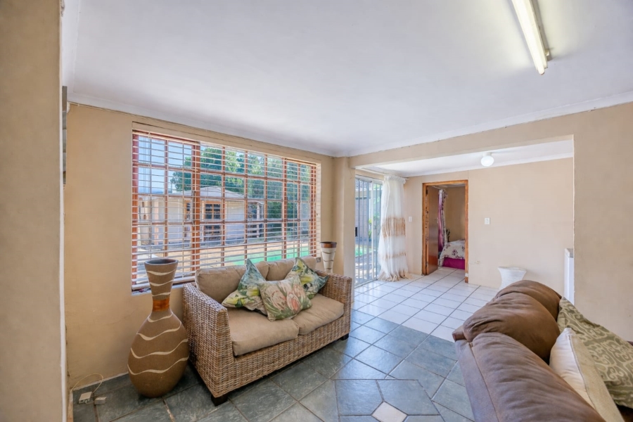 5 Bedroom Property for Sale in Bothasig Western Cape
